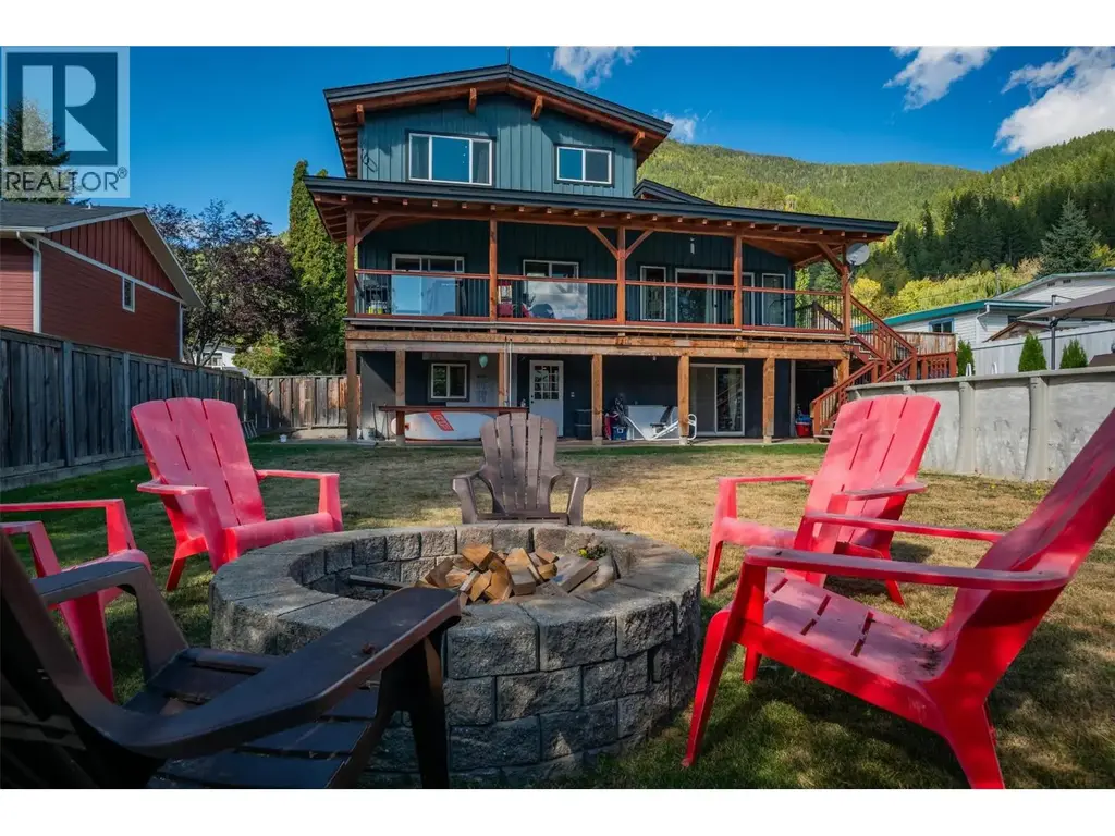 422 View Street, Kaslo